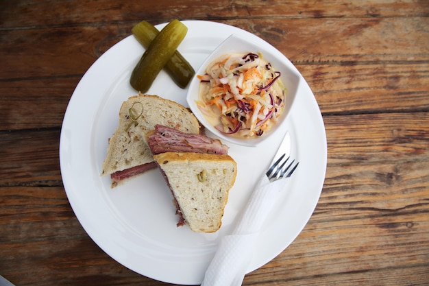 Sandwich mit Roastbeef Pastrami