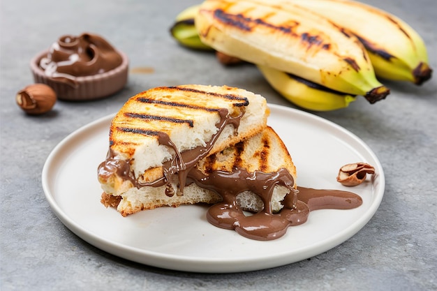 Sándwich de plátano a la parrilla y chocolate con pasta de avellana