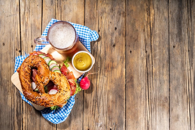 Sándwich de pretzel de Oktoberfest