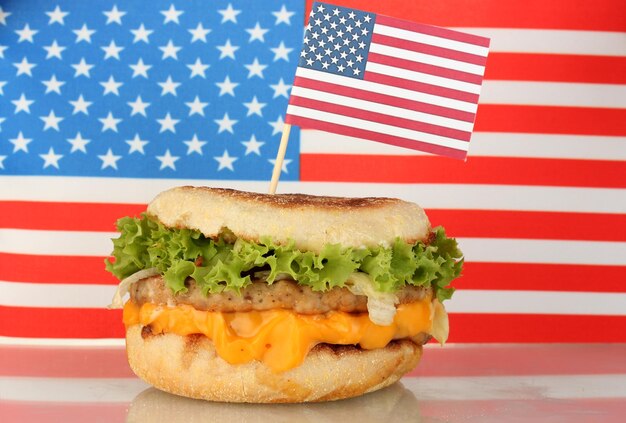 Sándwich sabroso en bandera americana