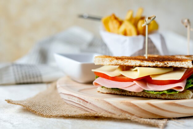 Sándwich de verduras con queso