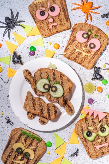 Sándwiches divertidos de monstruos de halloween