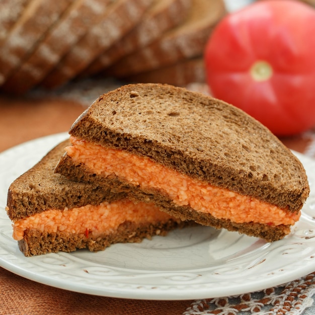 Sándwiches de fiesta de té Twiddle de tomate