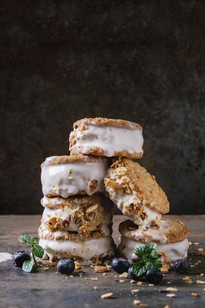 Sandwiches de helado en galletas