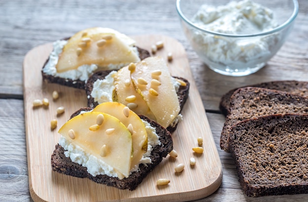 Sandwiches con queso crema