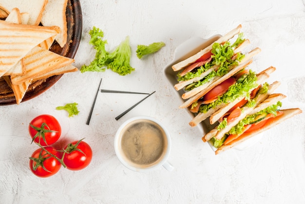 Sándwiches con salmón