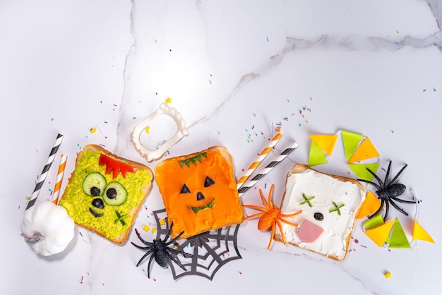 Sándwiches de tostadas monstruo de Halloween