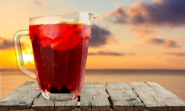 Sangria refrescante (ponche) com frutas