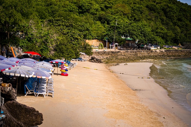 Sangwan Beach auf der Insel Larn Koh Larn Schönes Meer bei Chonburi Thailand