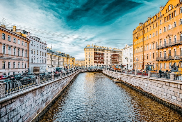 Sankt Petersburg, Russland - 06. November 2019: Kanal Gribobedov. Städtische Ansicht von Sankt Petersburg. Russland.