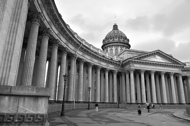 Foto sankt petersburger kolonnade der kasaner kathedrale