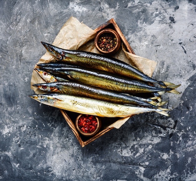 Sanma defumado ou sauro pacífico