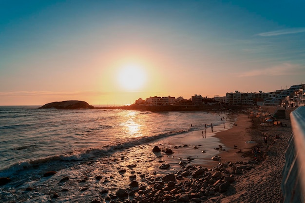 sanset en la playa, cielo azul en la playa de Punta Hermosa, Lima, Perú