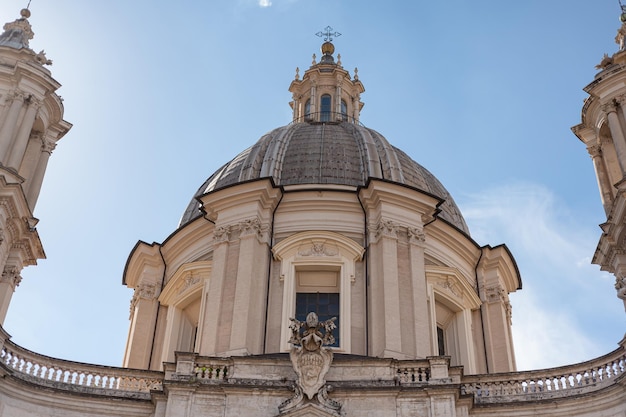 Sant'Agnese en Agone Sant'Agnese en Piazza Navona es una iglesia barroca del siglo XVII en Roma, Italia, da a la Piazza Navona