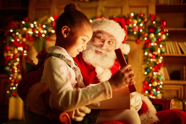 santa claus con niña