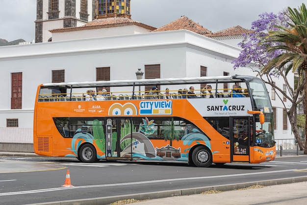 Santa Cruz de Tenerife España 05132018 Autobús turístico de la ciudad