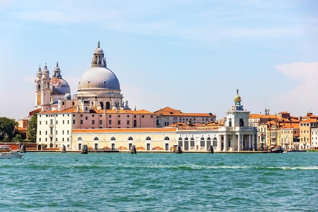 Santa Maria della Salute vom Großen Kanal aus