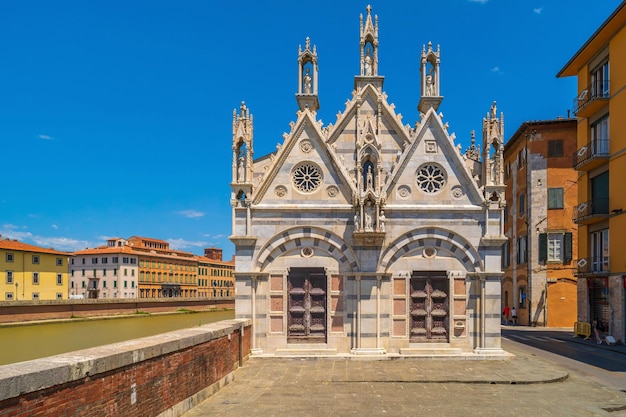 Santa Maria della Spina bela Igreja perto do rio Arno em Pisa Toscana Itália