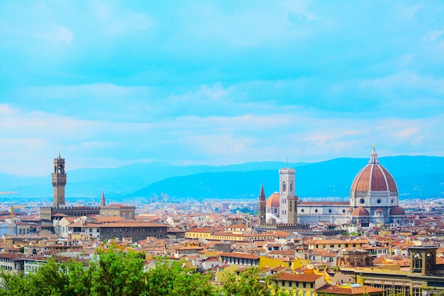 Santa Maria del Fiore y el Palazzo Vecchio en Florencia Italia