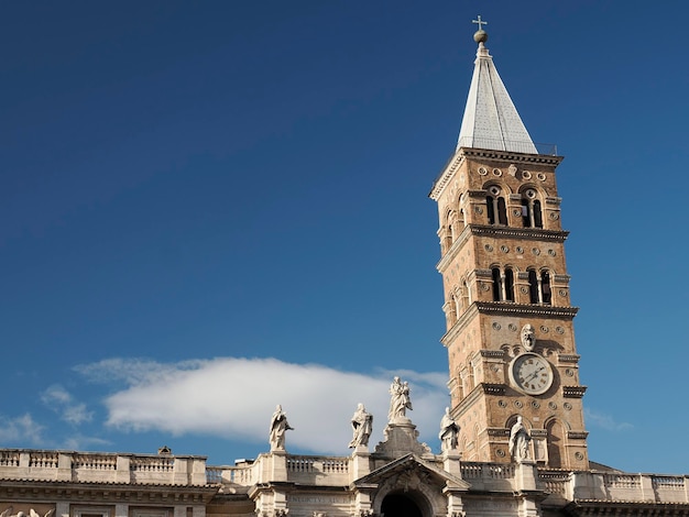 santa maria maggiore kirche basilika rom italien blick auf sonnigen tag blauer himmel