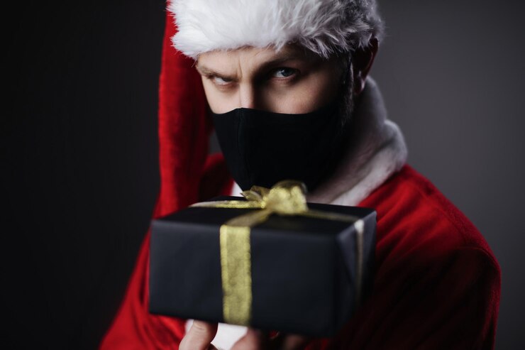 Santa en mascarilla con regalo