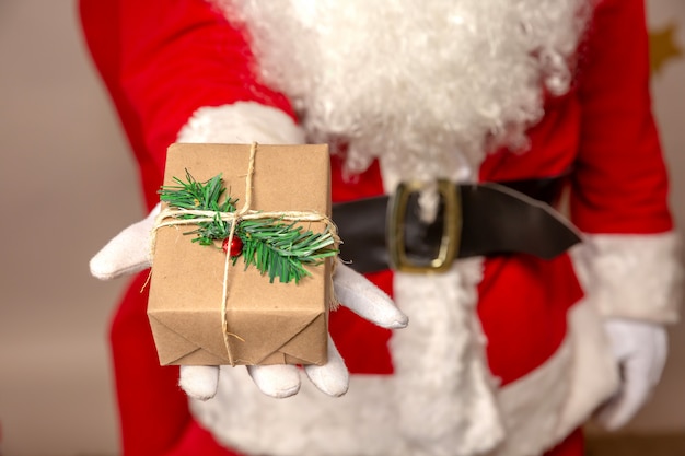 Santaclaus liefert Weihnachtsgeschenk