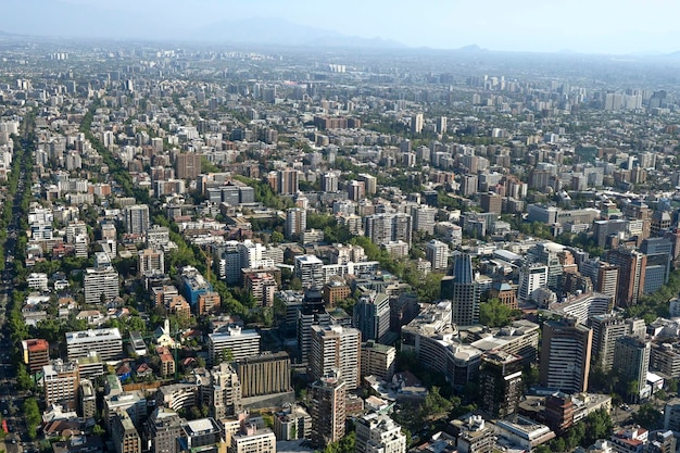 Santiago, Chile, 22 de octubre de 2023 Vista de la ciudad que muestra la arquitectura de los edificios y casas