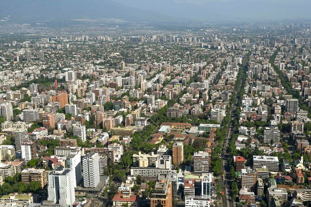 Santiago, Chile, 22. Oktober 2023 Stadtansicht mit der Architektur der Gebäude und Häuser