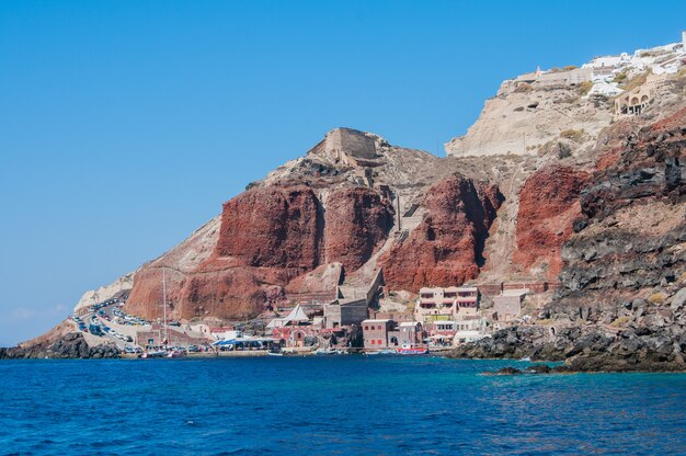 Santorini Dorf an der Küste