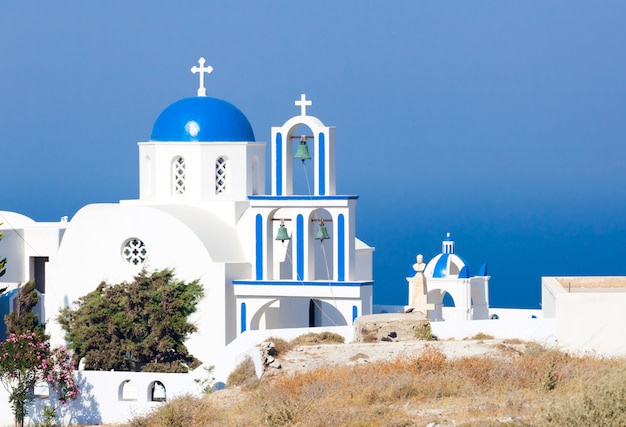 Santorini, iglesia con cúpula azul