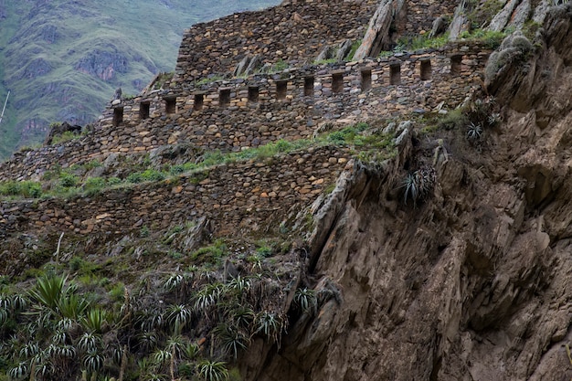 Santuario Colosal de Ollantaytambo en Perú