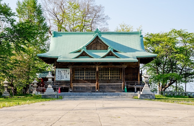 Santuário de Suitengu o templo da religião xintoísmo em Otaru, Hokkaido, Japão.
