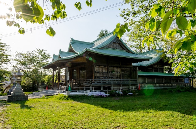 Santuário de Suitengu o templo da religião xintoísmo em Otaru, Hokkaido, Japão.