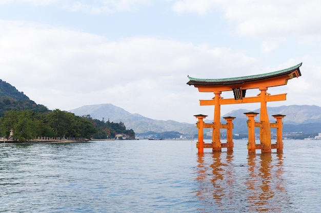 Santuario de itsukushima japón miyajima puerta torii