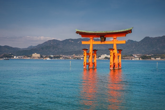 Foto santuario de itsukushima, miyajiima