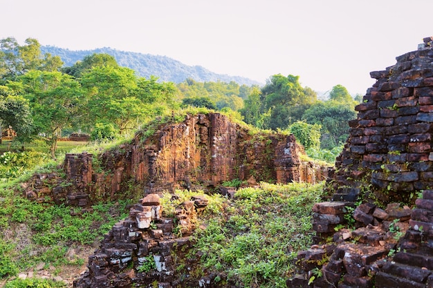 Santuario de mi hijo y templo hindú en Hoi An en Asia en Vietnam. Patrimonio del Reino de Champa. Myson Historia y Cultura. Ruinas de la ciudad de Shiva. Museo vietnamita. Civilización del hinduismo en Tierra Santa.