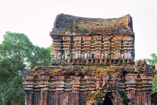 Santuário My Son e Templo Hindu perto de Hoi An na Ásia, no Vietnã. Património do Reino de Champa. Myson História e Cultura. Ruínas da cidade de Shiva. Museu Vietnamita. Civilização Hinduísmo na Terra Santa.