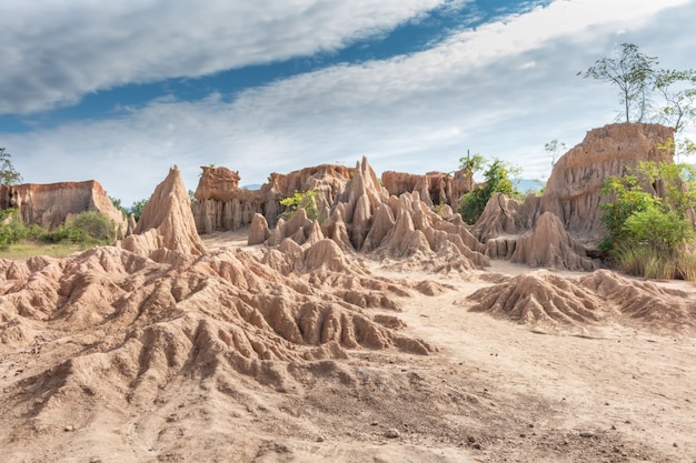 Sao din na noi erosionó los pilares de arenisca en tailandia