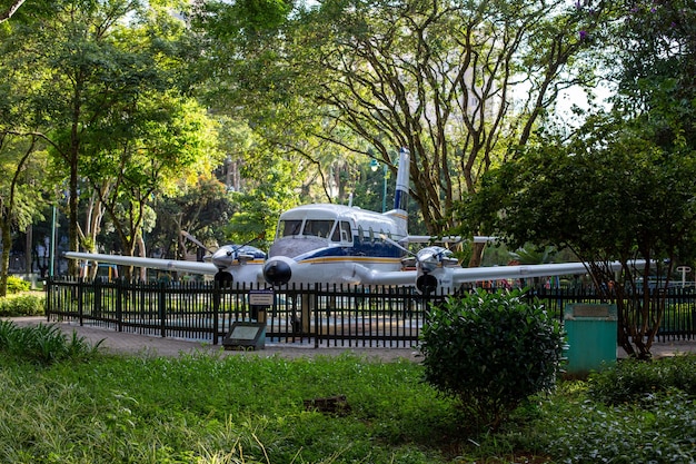 São José dos Campos São Paulo Brasil 01 2023 Parque Santos Dumont em São José dos Campos Brasil Réplica do avião 14 Bis e Bandeirante