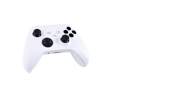 Sao Paulo Brasil 03 2022 Controlador blanco de la nueva consola de videojuegos Xbox Series S sobre fondo blanco