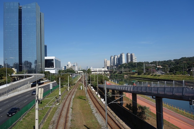 São Paulo Brasil Pinheiros avenida Tiete River Cityscape e edifícios