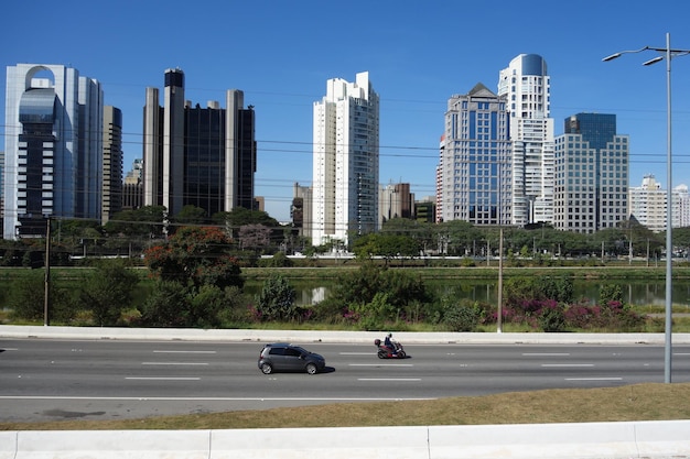 Sao Paulo Brasilien Pinheiros Avenue Tiete River Stadtbild und Gebäude