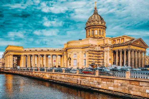 São Petersburgo, Rússia - 6 de novembro de 2019: Canal de Gribobedov. Templo de Kazan. São Petersburgo.