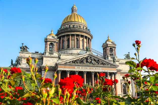 Foto são petersburgo rússia vista da catedral de santo isaac em dia ensolarado