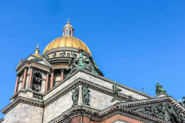 Foto são petersburgo rússia vista da catedral de santo isaac em dia ensolarado