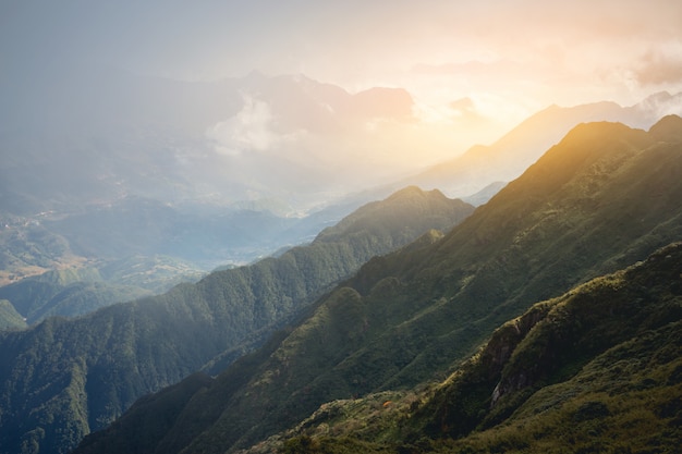 Foto sapa valley vietnam panorama der schönen ansicht im morgensonnenaufgang mit schönheitswolke