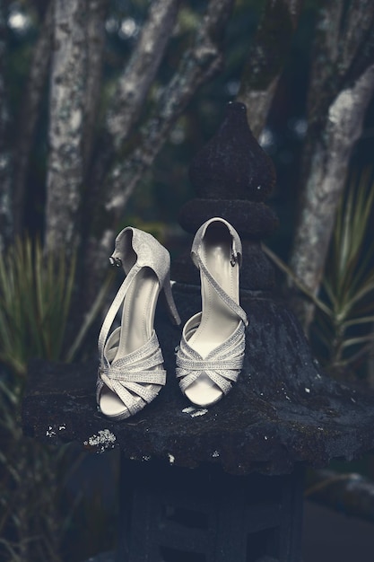 Sapatos de casamento brancos elegantes