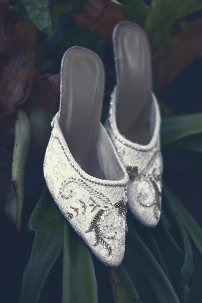 Sapatos de casamento brancos elegantes