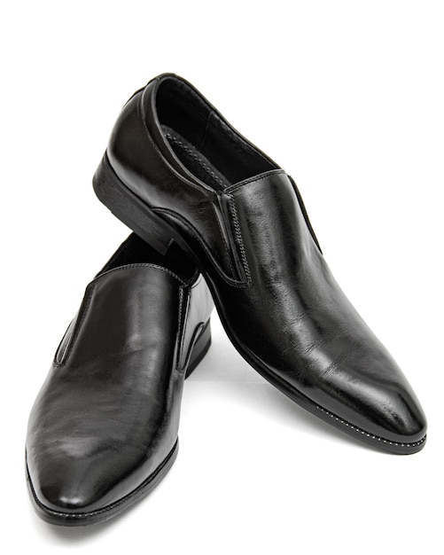 Sapatos de couro masculinos isolados no fundo branco