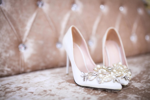 Foto sapatos de noiva elegantes e elegantes foco seletivo